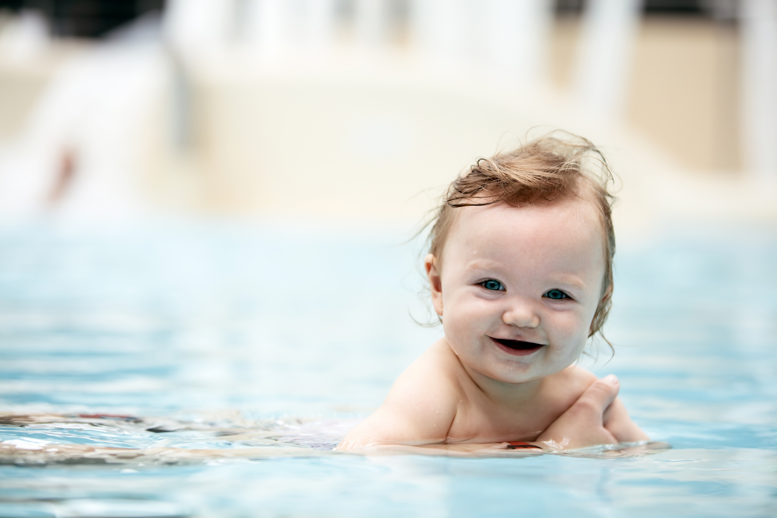 Svømmehold for babyer og | DGI Byen